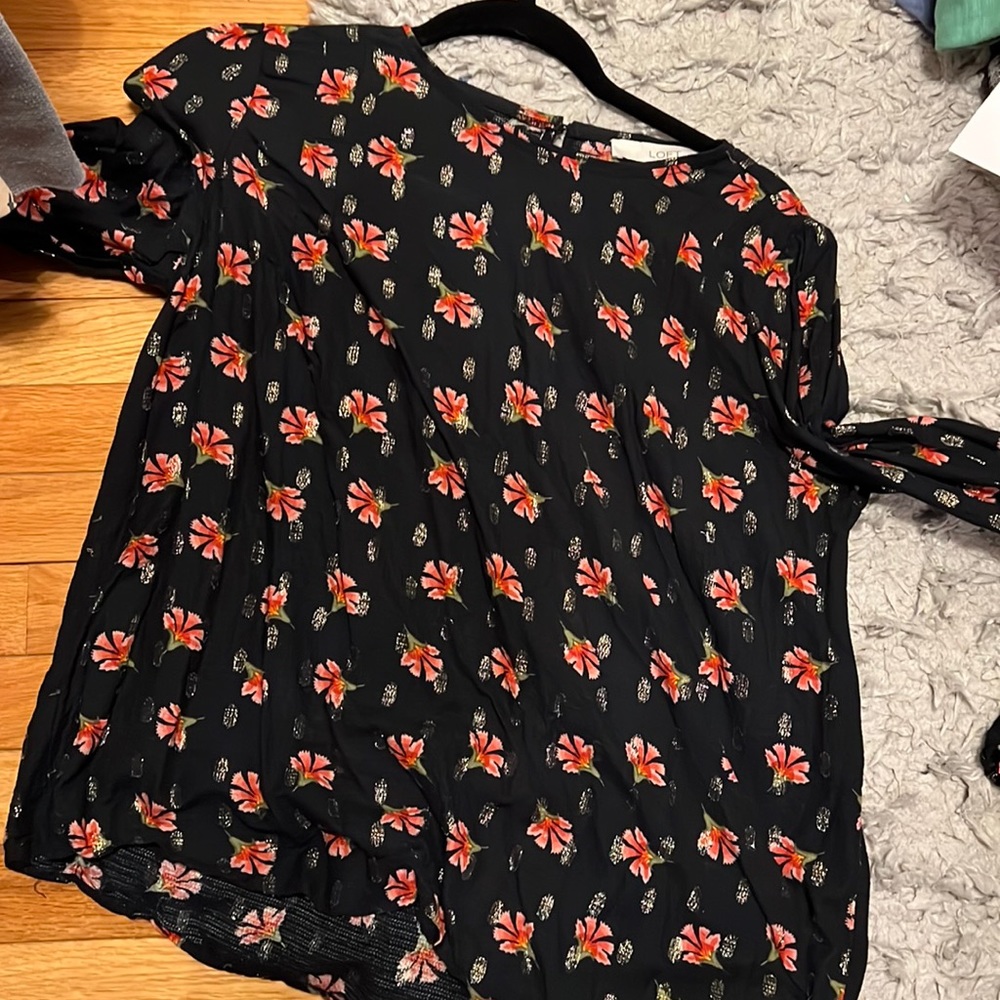 Pretty navy and floral top